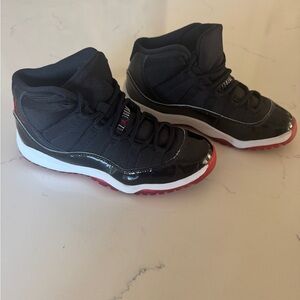 Nike Air Kids Jordan 11 Retro "Bred" size 3 in almost new condition
